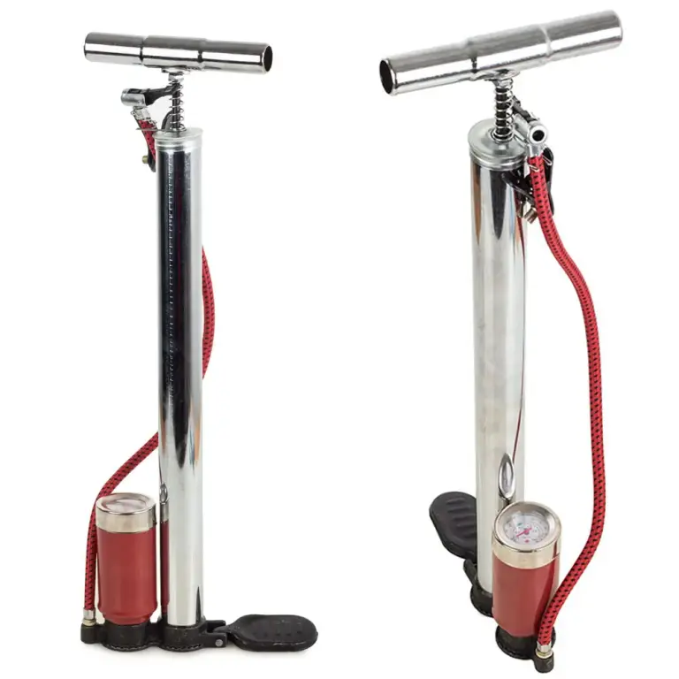 Pompe à pied manuelle avec manomètre – embout universel